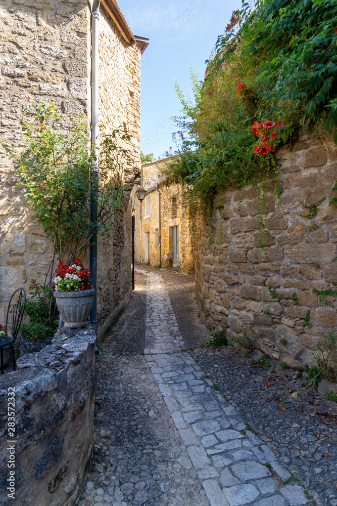 Rue d'un village en France Rue d'un village en France