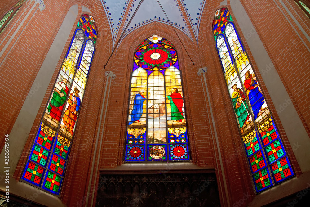 Buntglasfenster im Schweriner Dom