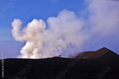 Volcan le Semeru sur l'île de Java