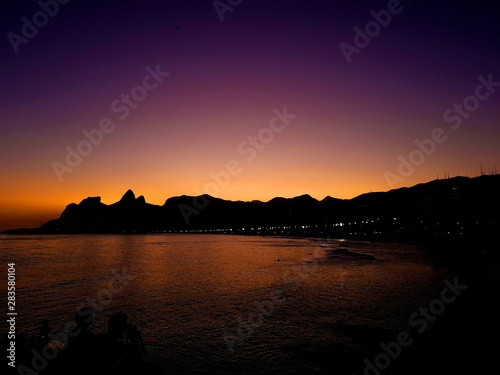  Twilight on Arpoador Rock and the city in the background.