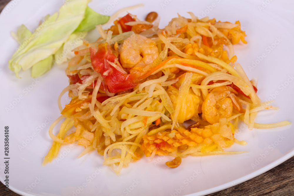 Thai salad with papaya and prawn