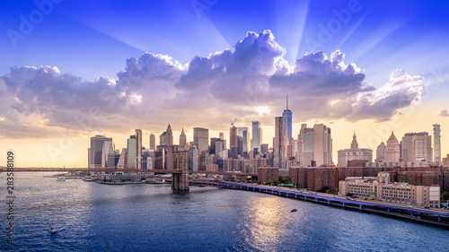 panoramic view at manhattan while sunset © frank peters