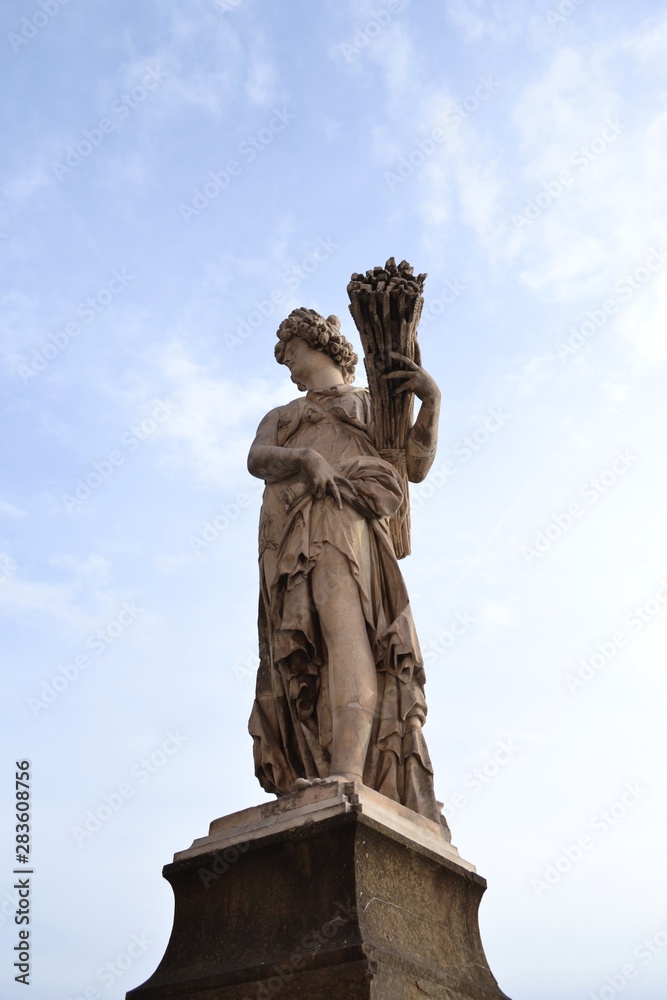 Obraz premium Statue of the fertility goddess in Florence.