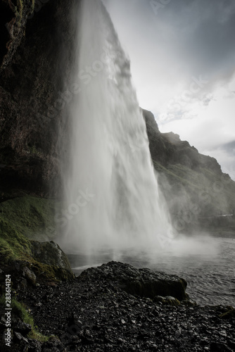 Waterfall Seljalandsfoss in Iceland © Roxana