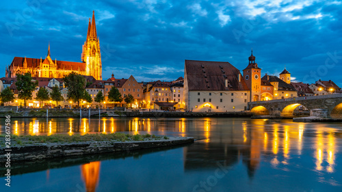 Donau-Ufer in Regensburg in der Nacht