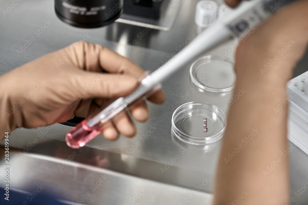 Process of in vitro fertilization in laboratory