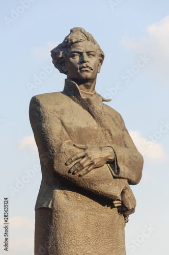 Monument to Belarusian poet Maxim Bogdanovich in Minsk photo