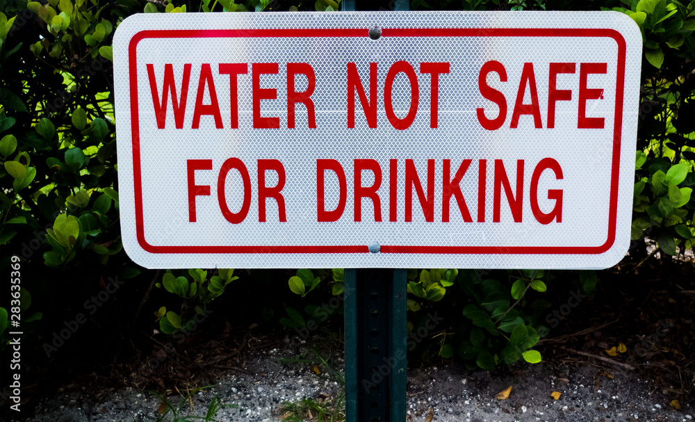 Fototapeta premium Water Not Safe For Drinking Metal Sign