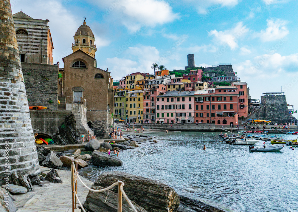 Φωτογραφία The marina of Vernazza in Liguria, Cinque Terre, Italy