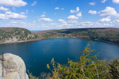 Fototapeta Naklejka Na Ścianę i Meble -  Devil's lake wisconsin sunny day from lookout
