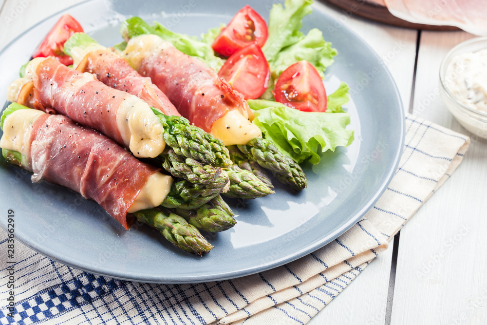Baked prosciutto and cheese wrapped asparagus Baked prosciutto and cheese wrapped asparagus