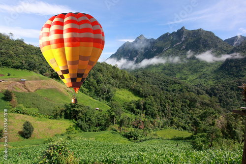 Balloon with nature in northern Thailand © Phajon