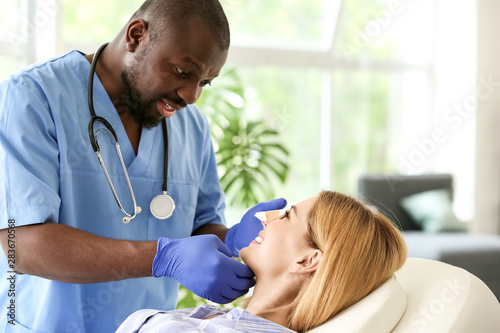 Plastic surgeon examining w...