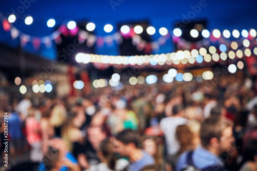 Obraz na plátně Blurred large group of people with de-focused lights.