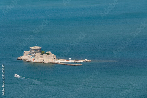 Obraz na płótnie Aerial view over Bourtzi Castle on a small islet in city of Nafplio former capital of Greece, Peloponnese. w salonie