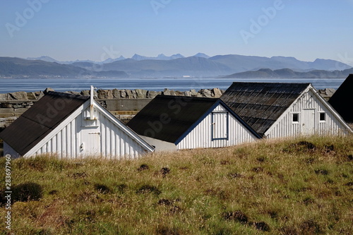 Vecchie case sull'isola di Runde Norvegia photo