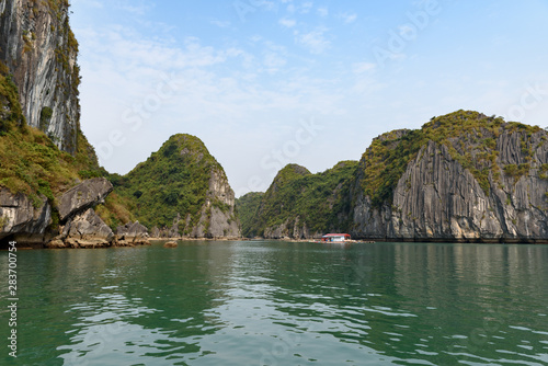 Vue rapprochées de la baie d'Ha Long et de la baie de Lan Ha