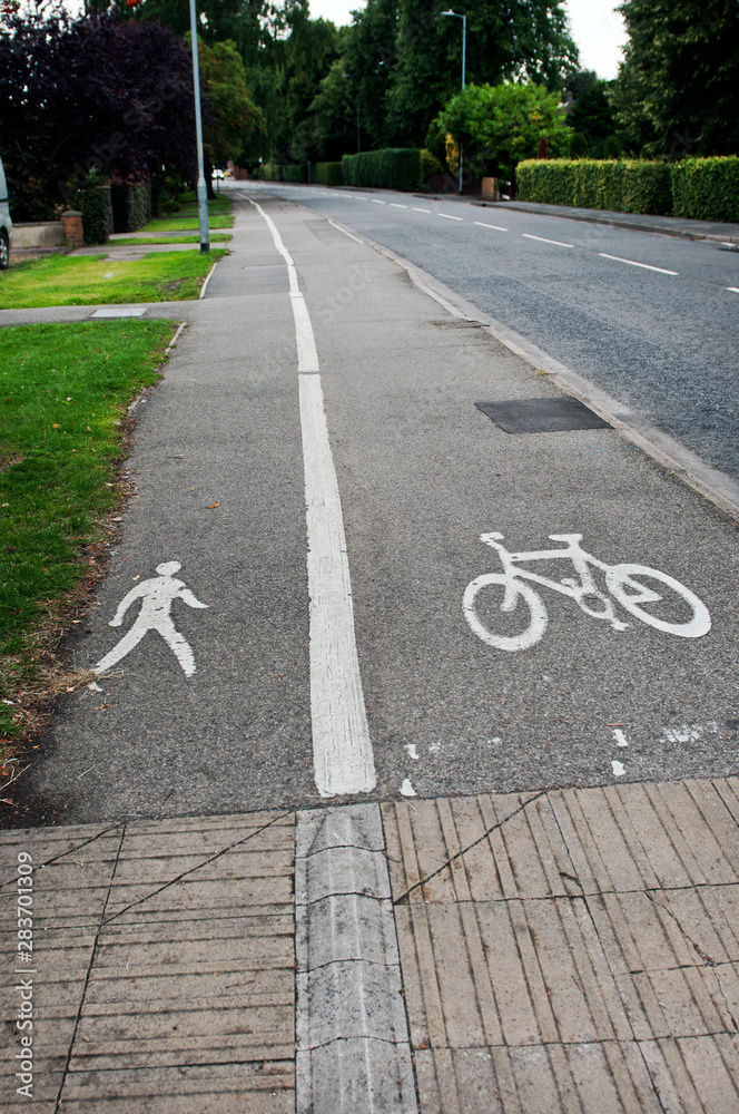 Obraz premium Asphalt roads are broken up by signs, cyclists and pedestrians