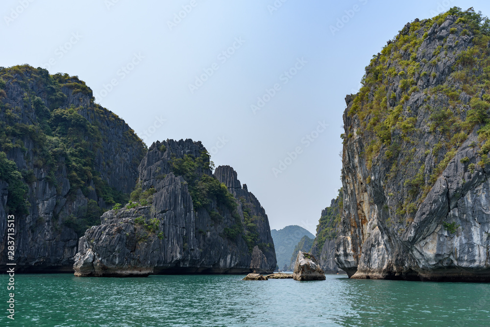 Vue rapprochées de la Baie d'Ha Long et de la baie de Lan Ha Vue rapprochées de la Baie d'Ha Long et de la baie de Lan Ha