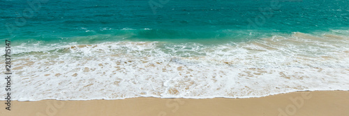 Wallpaper Mural Panoramic photo of a surf wave Torontodigital.ca