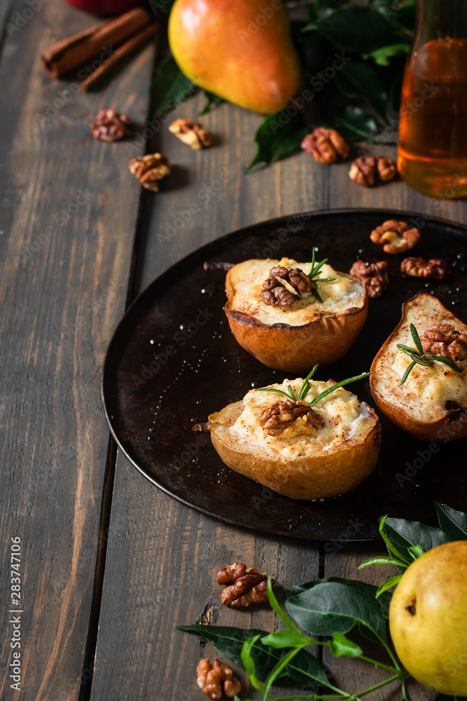 Baked pears with ricotta and walnuts