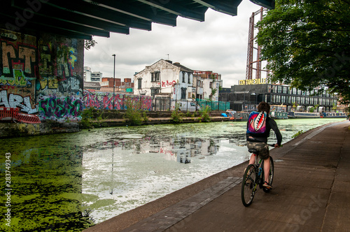 Canvas Print Man ride a bicycle next to the canal
