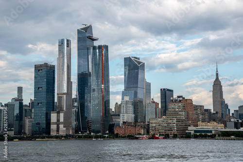 Canvas-taulu Hudson Yards from a boat in the Hudson River