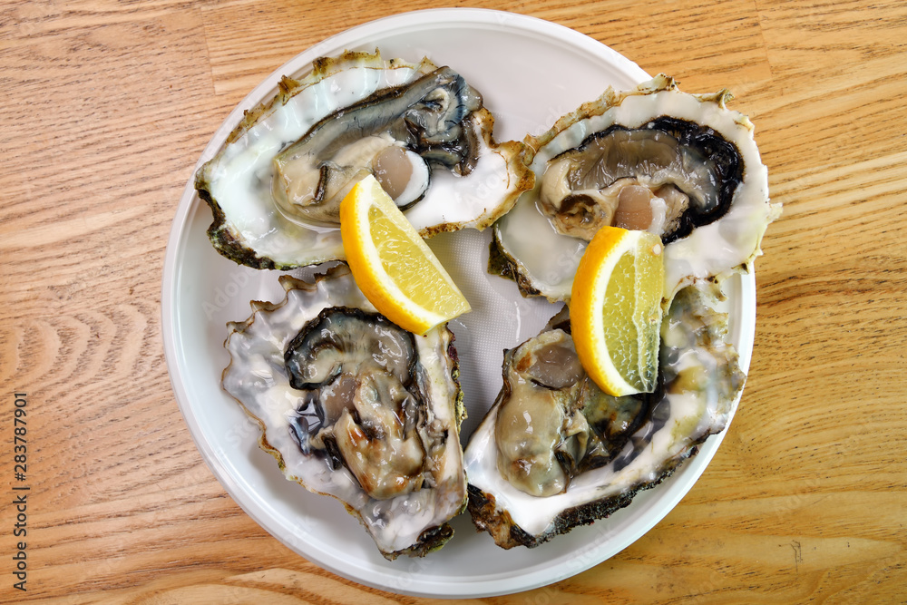 Raw oysters with lemon Raw oysters with lemon