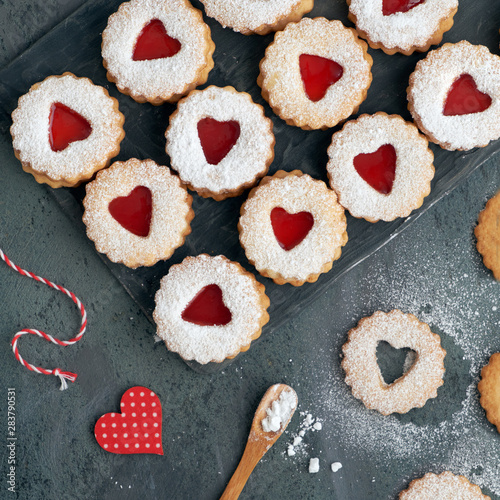 Top view of traditional Linzer cookies with red jam heart on dar Fototapete