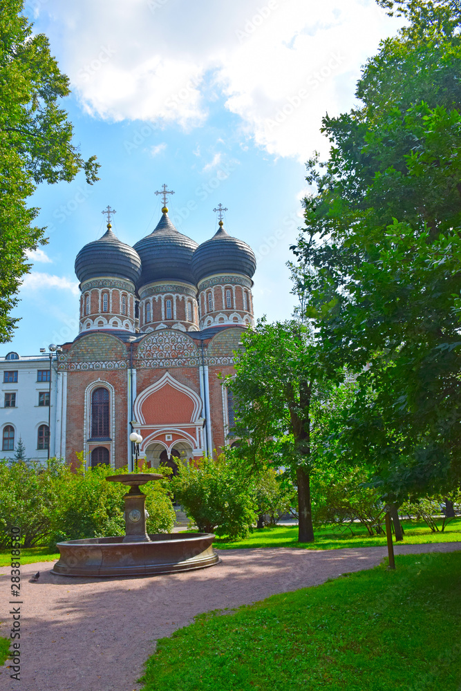 Izmailovo estate is a former Royal estate, a family estate of the Romanov dynasty. Pokrovsky Cathedral was built in 1679. The architect is unknown. Russia, Moscow, August 2019