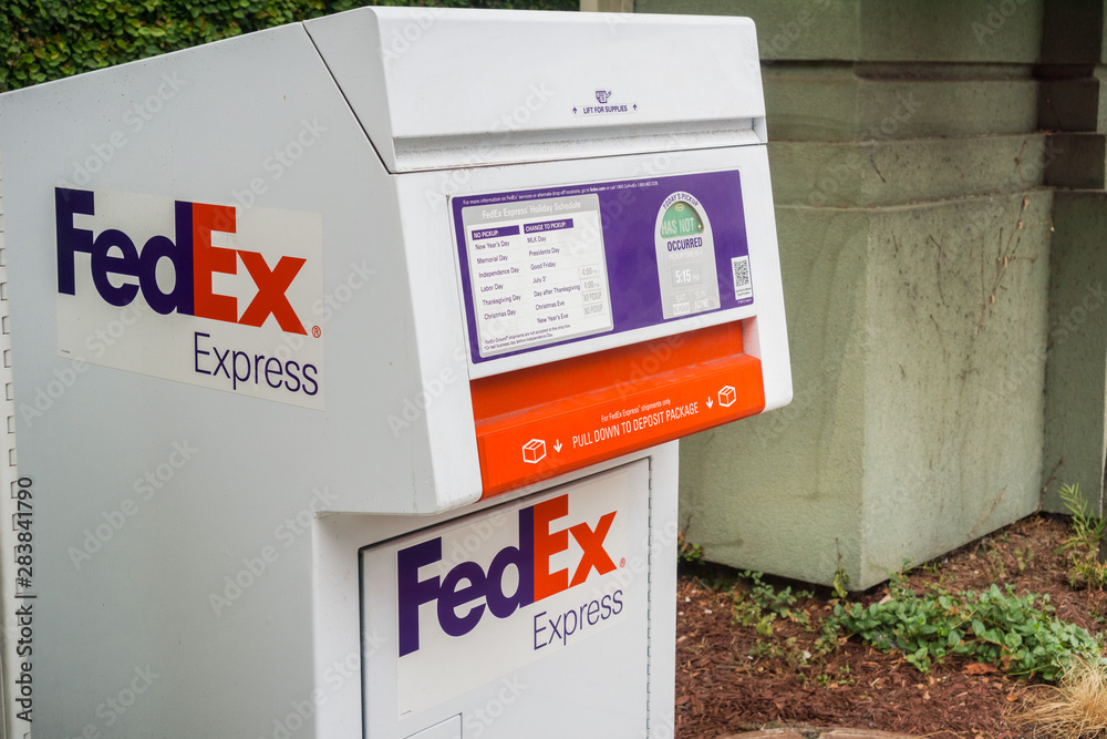 November 8, 2017 San Jose/CA/USA - FedEx Express Drop Off Box Photos |  Adobe Stock