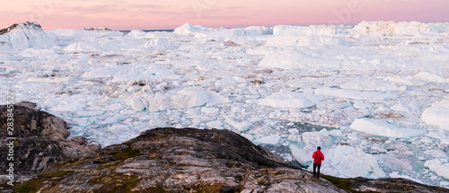 Foto Global warming - Greenland Iceberg landscape of Ilulissat icefjord with giant icebergs