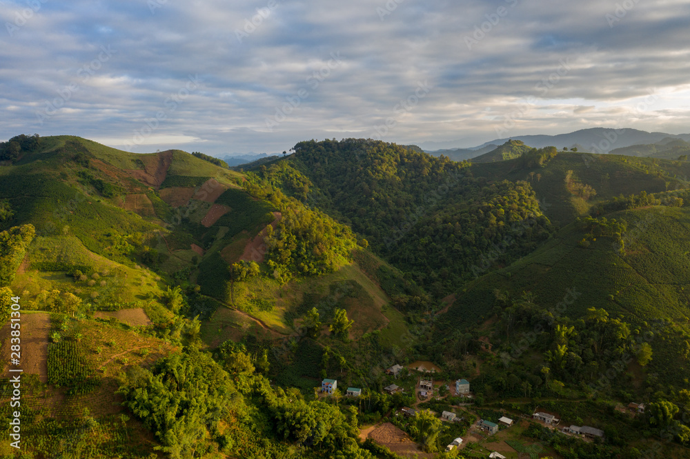 Vue sur les montagnes vietnamiennes du Nord