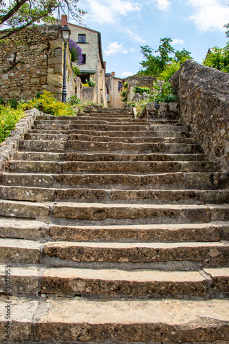 Montreuil-Bellay. Escalier menant en centre-ville. Maine-et-Loire. Pays de Loire