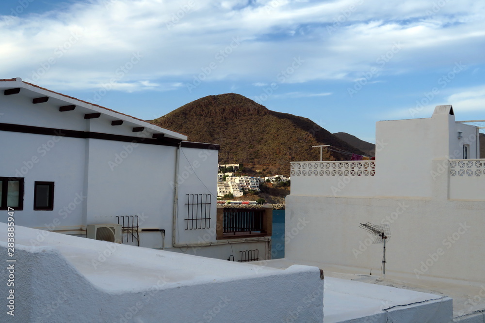 Coline et maisons de San José. Cabo de Gata. Espagne. 