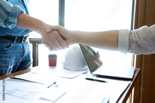 Photos engineer or architectural handshake