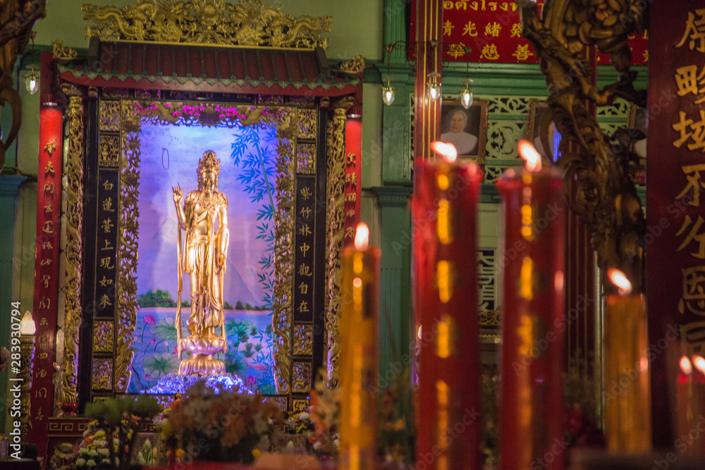 Obraz premium Chinese temple night views in Chinatown, Bangkok, Thailand