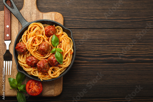 Canvas-taulu Meatballs pasta in tomato sauce