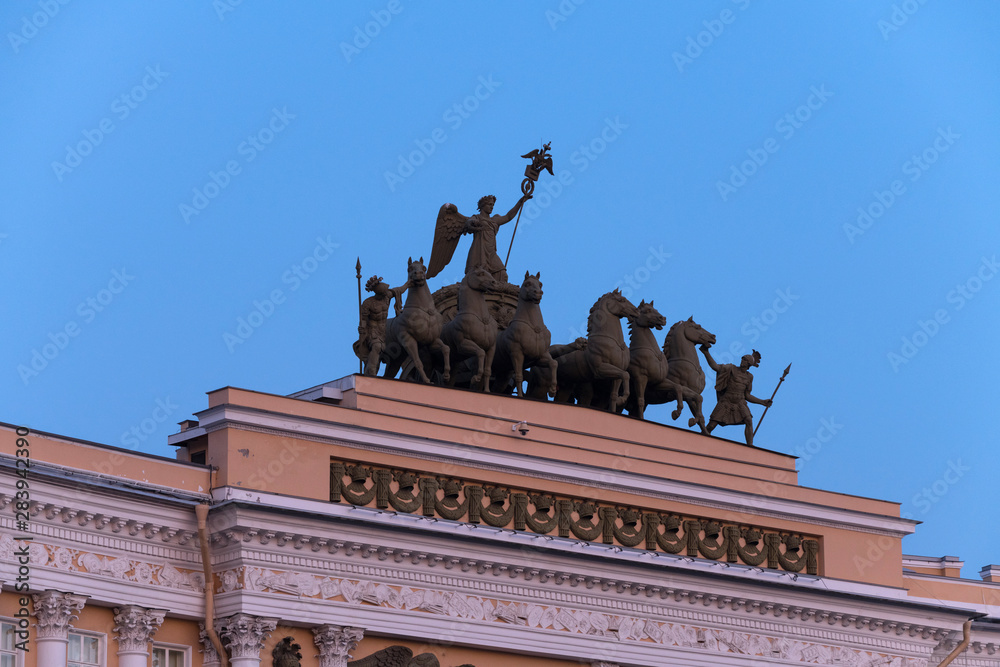 Palastplatz mit Alexander Säule und Gebäude des Generalstbs, Sankt Petersburg, Russland