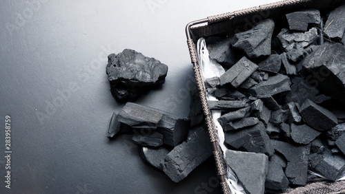 Fotografi Close-up images of black color charcoal on black background that made from natural wood which represent energy power concept or healthy or use for absorb odor in the room or refrigerator