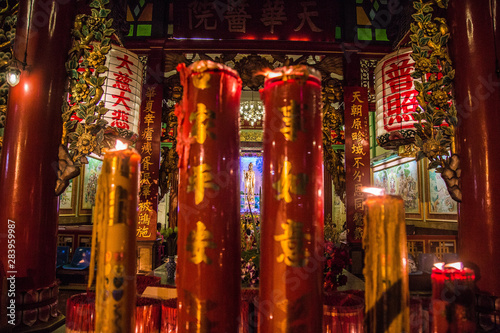 Chinese temple night views in Chinatown, Bangkok, Thailand © pierrick