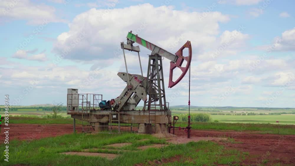 The overground drive for a reciprocating piston pump in an oil well. overall plan The overground drive for a reciprocating piston pump in an oil well. overall plan