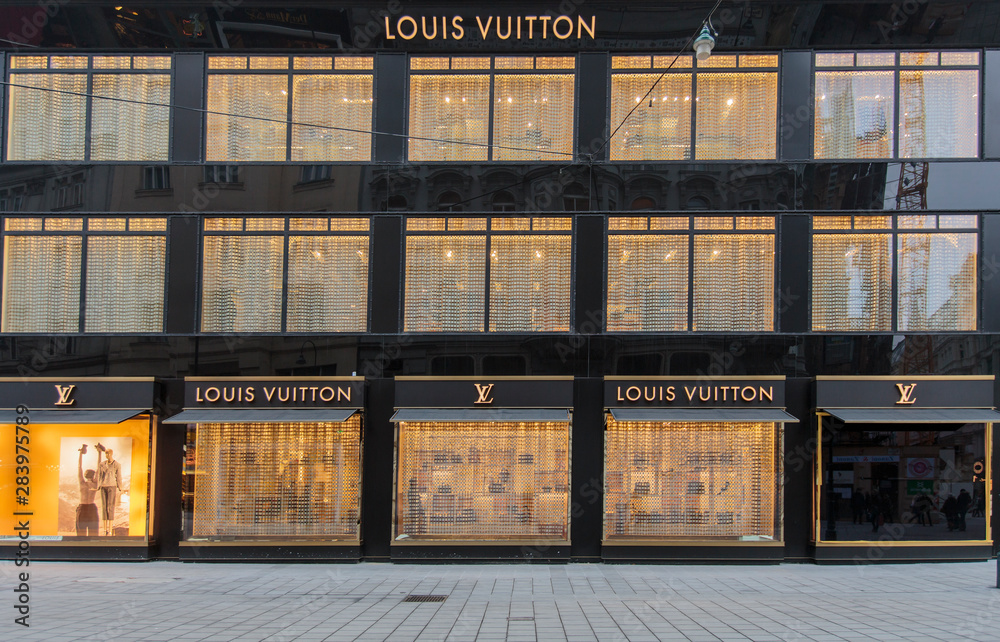 Vienna, Austria: Louis Vuitton shop facade in the city center illuminated  in the night Stock Photo