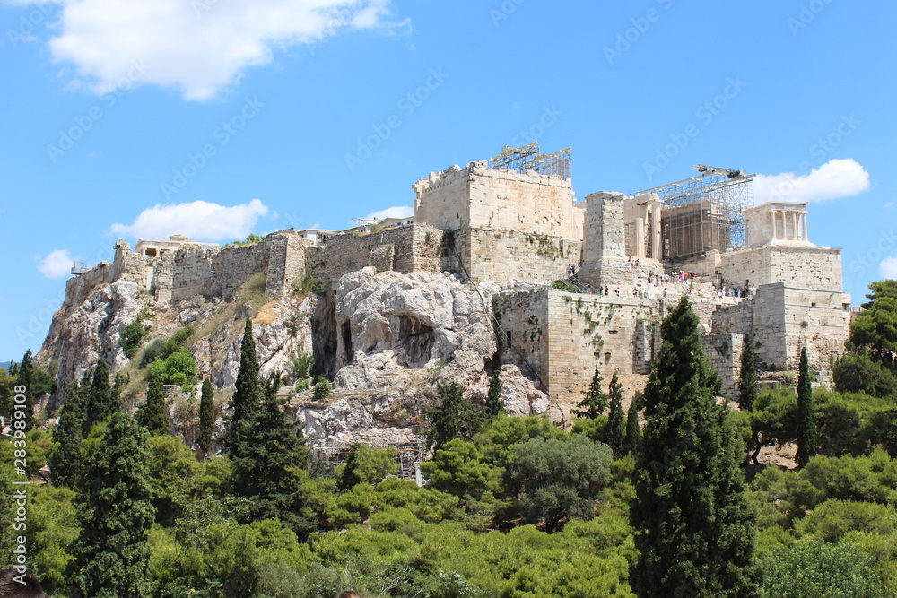 Tempelanlage auf Hügel in blauem Himmel - Akropolis