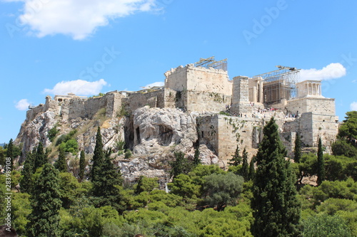 Tempelanlage auf Hügel in blauem Himmel - Akropolis
