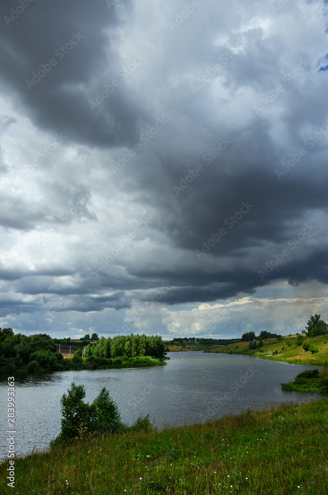 Obraz premium clouds over the river