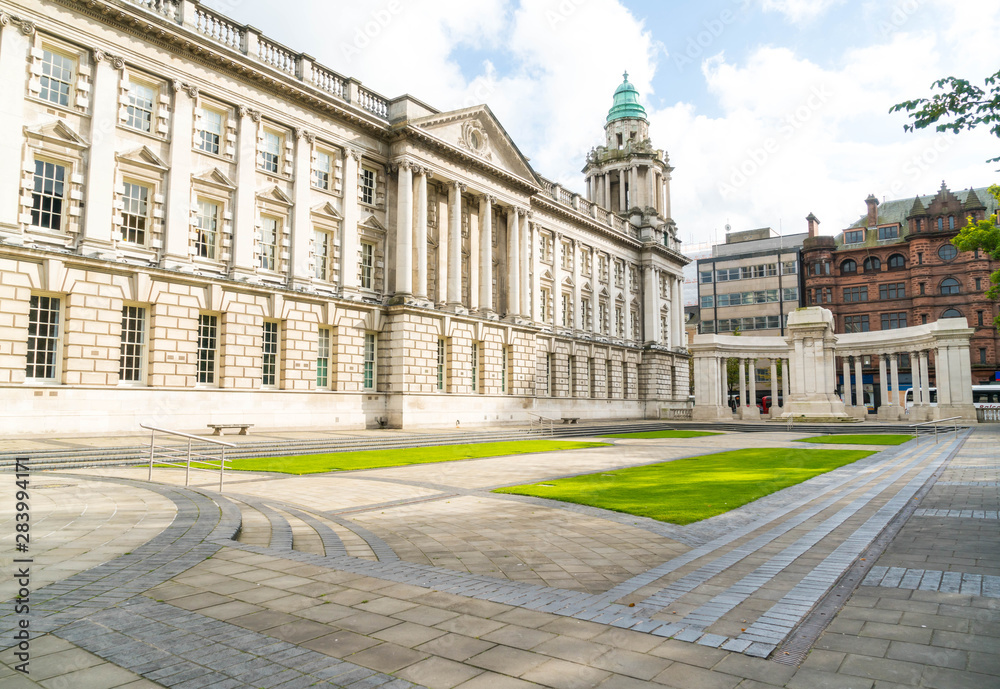 Fototapeta premium Belfast City Hall in Donegall Square