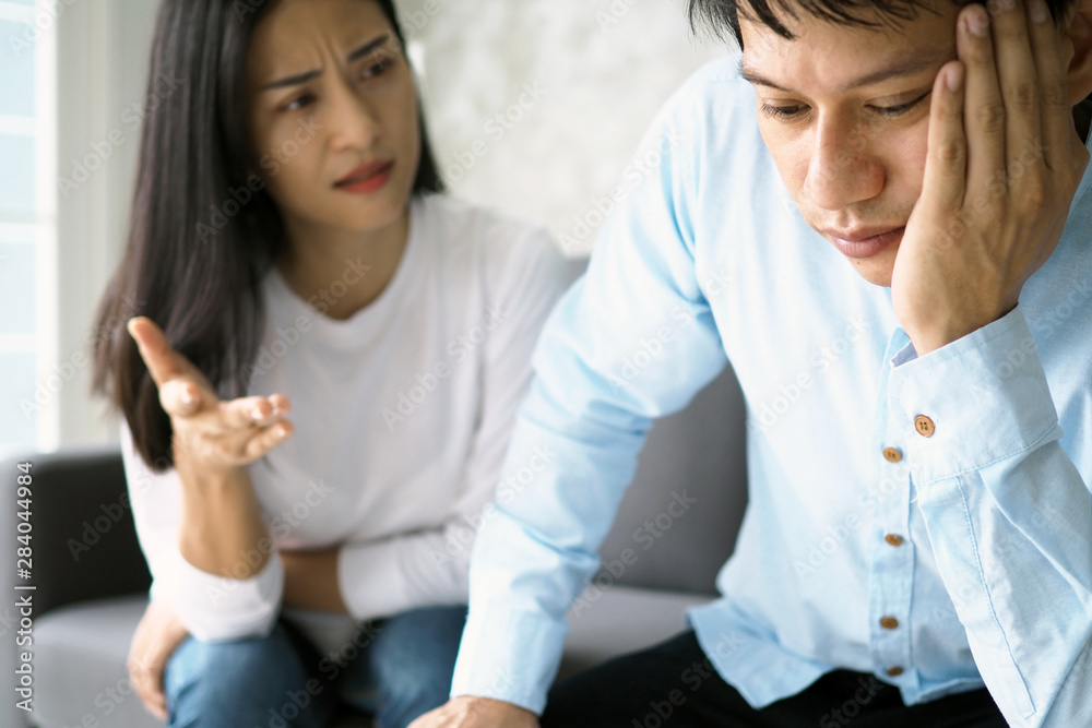 The husband is bored when the wife complains of bad behavior inside the house. Post-marriage behavior. The husband is bored when the wife complains of bad behavior inside the house. Post-marriage behavior.