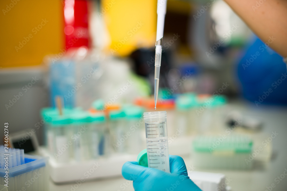 Lab technician blood group test,malaria test Lab technician blood group test,malaria test
