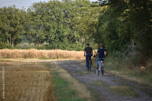 active rest on bicycles with field trips to the river